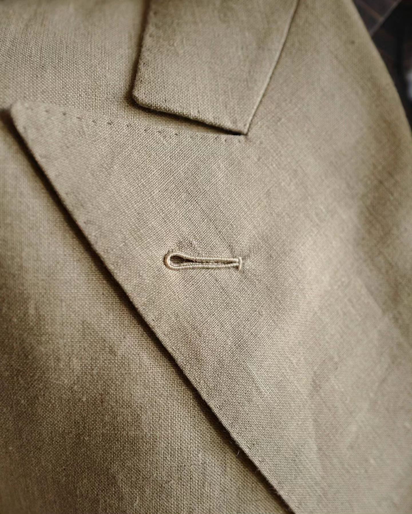 Classic Men's Suits Blazer Solid Color Tuxedos Double Breasted Groom Wear For Wedding Peaked Lapel Coat Customize Only Jacket