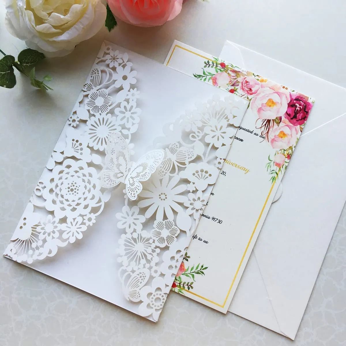50PCS Laser Cut Wedding Invitation Cards with Butterfly and Envelopes Glitter Lace Flora Customized Printed Invitations for ZZ