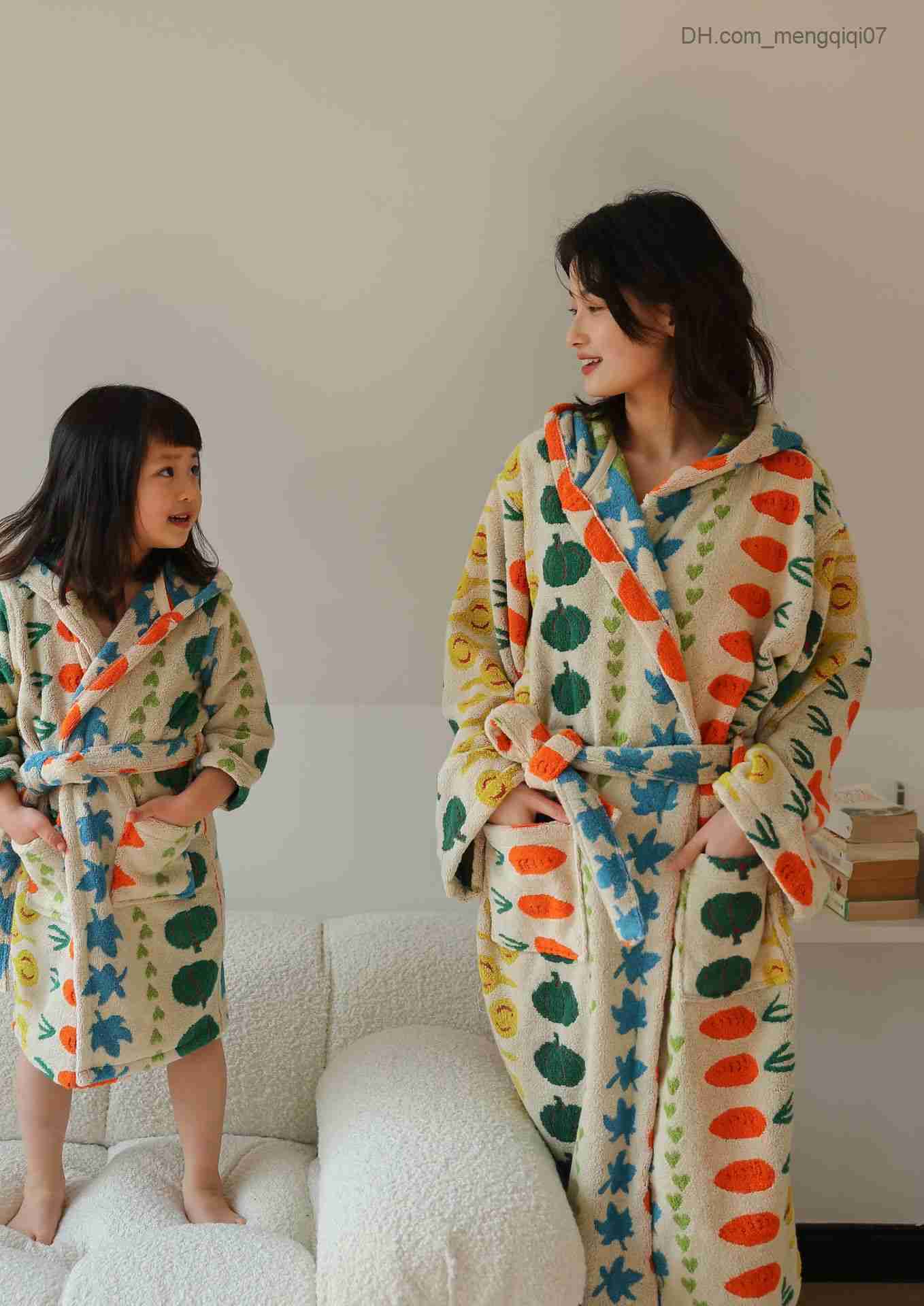 Towels Robes Cute vegetable pattern cotton robe towel Soft children's bathroom hoodie Long sleeved kimono pajama jacket Bath blanket towel Z23081