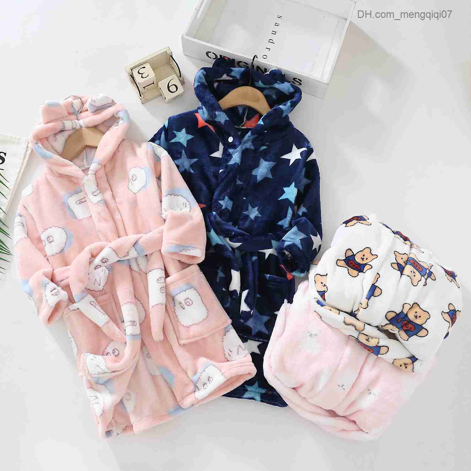 Towels Robes Soft Children's Flannel Pajamas New Boys' Star Pajamas Autumn Winter Children's Bathroom Baby Girls Home Clothing Big Chil