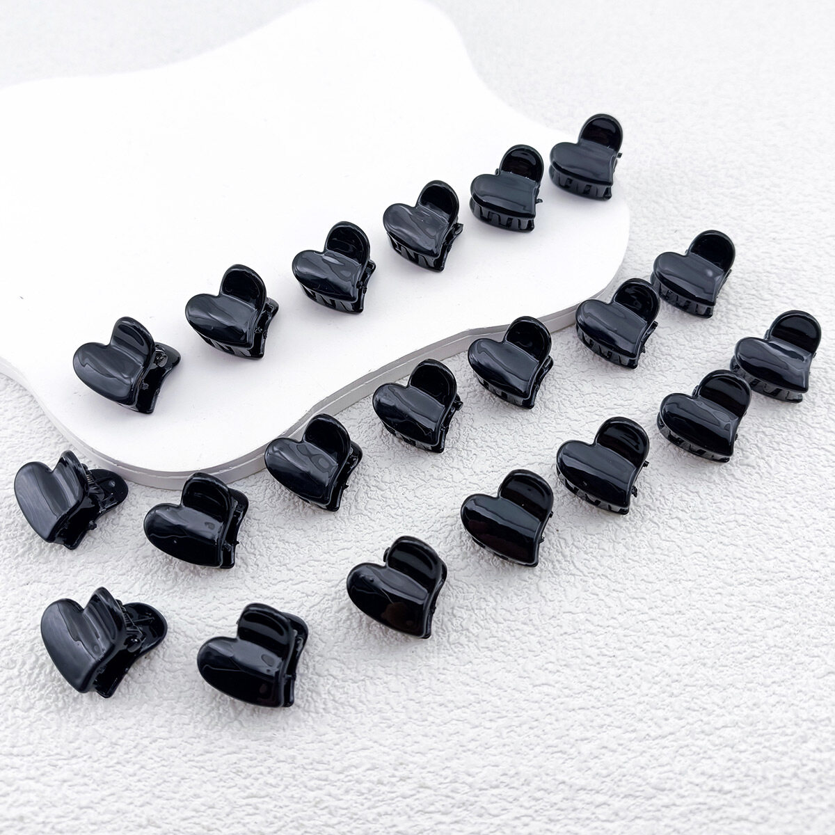 20PCS 2cm Cute Mini Hair Claw Clips Girls Cartoon Colorful Love Gripping Clip Hairpins Kids Baby Hair Crab Claw Grip Headwear hair accessories