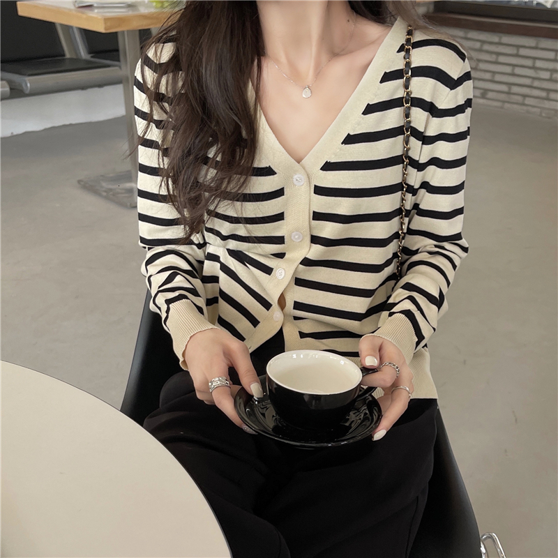 Womens Knits Tees Cardigan Women Casual Striped Harajuku Knitting Female Sweater Spring Autumn Simple Long Sleeve Vneck Vintage Tender Trendy Ins 2308