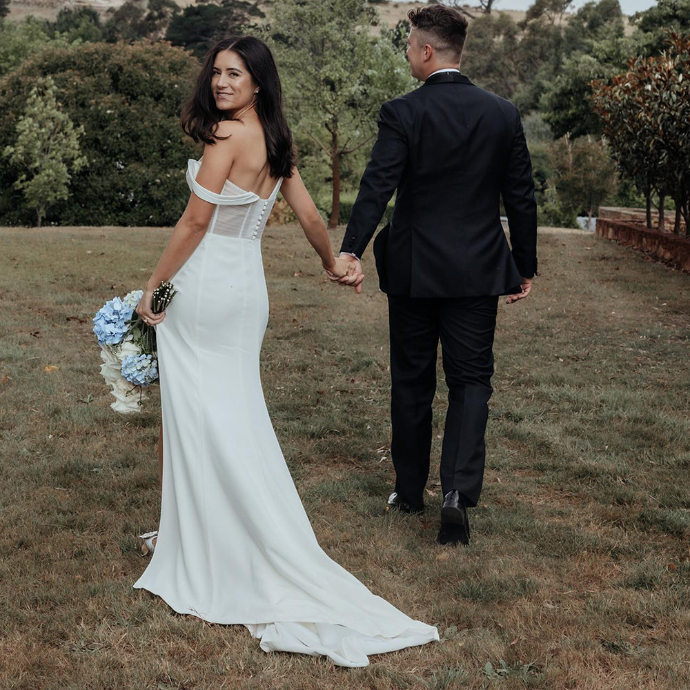 Modern One Shoulder Mermaid Wedding Dresses with Detachable Train Boning Fallen Shirred Bridal Gown Ruched Country Wedding Gowns