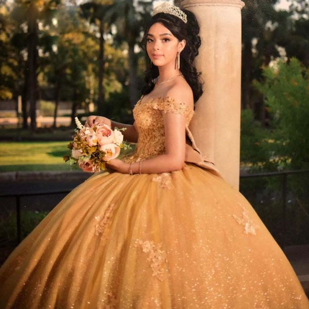 Gold Quinceanera Dresses Off Shoulder Glitter Junor Girls Prom Party Gown Lace Appliques Bow Tie Princess Vestidos De 15 Anos
