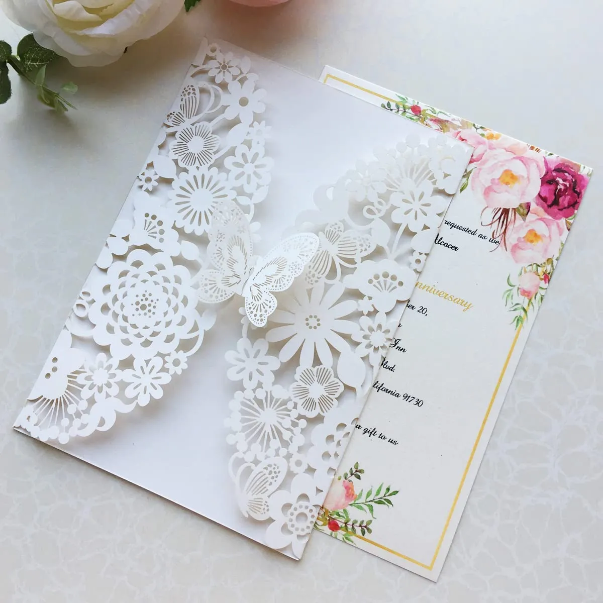 50PCS Laser Cut Wedding Invitation Cards with Butterfly and Envelopes Glitter Lace Flora Customized Printed Invitations for ZZ