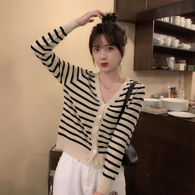 Womens Knits Tees Cardigan Women Casual Striped Harajuku Knitting Female Sweater Spring Autumn Simple Long Sleeve Vneck Vintage Tender Trendy Ins 2308