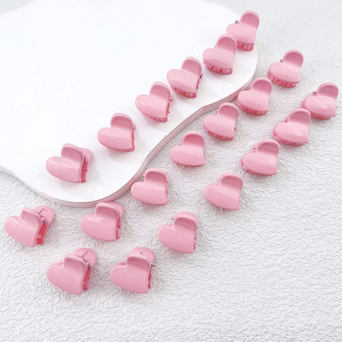 20PCS 2cm Cute Mini Hair Claw Clips Girls Cartoon Colorful Love Gripping Clip Hairpins Kids Baby Hair Crab Claw Grip Headwear hair accessories