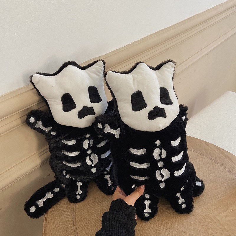 Backpacks Skull Plush Backpack Gothic Water Bottle Bag Goth Doll Backpack Female Winter Furry Bag Skull Shape Bag Skeleton Birthday Gift 230818