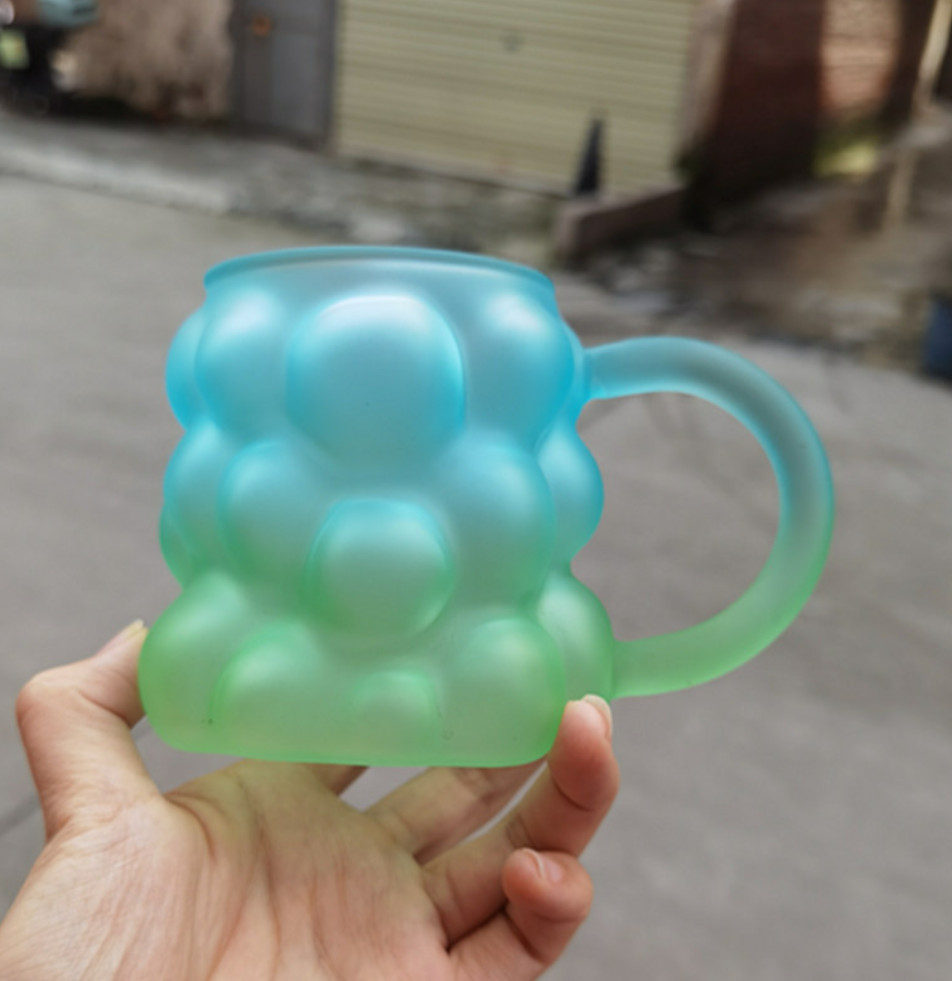 The latest 12oz grape hand holds the glass coffee mug, many styles choose, support customization of any logo