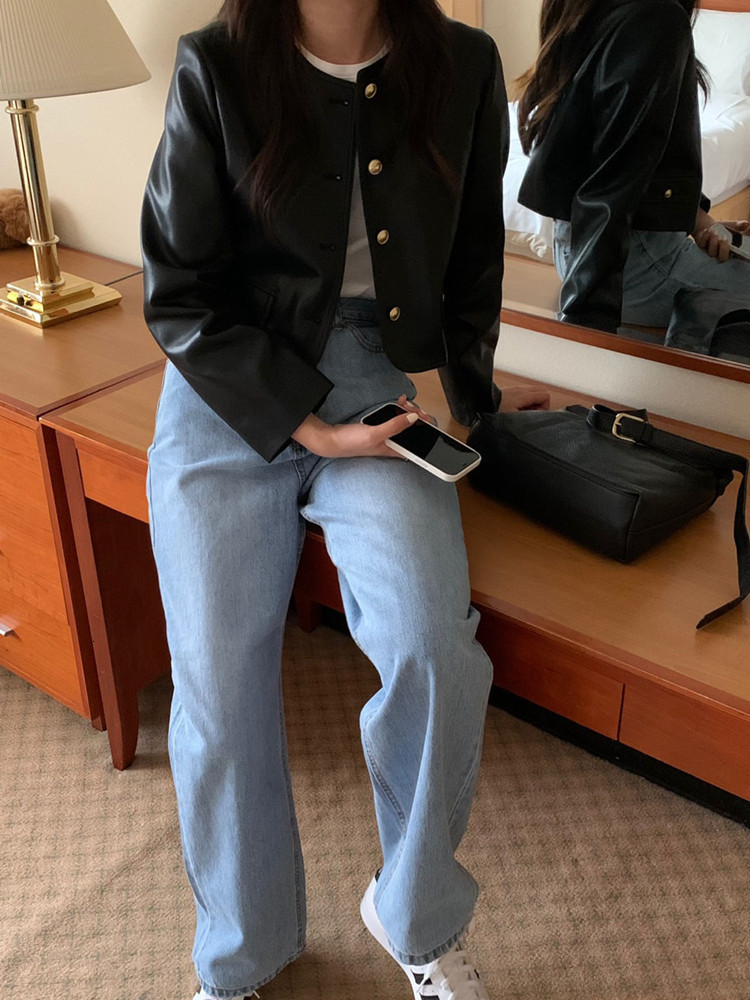 Women's Jackets Korean style Black Jacket Fashion Vintage Single Breasted Leather Women Streetwear O Neck Short 230817