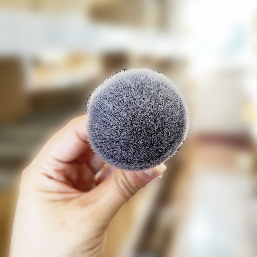 HEAVENLY LUXE BUFFING FOUNDATION MAKEUP BRUSH - Round Ultra-plush Synthetic Bristle Powder Cosmetic Brush for Liquids Creams z2505274YLP