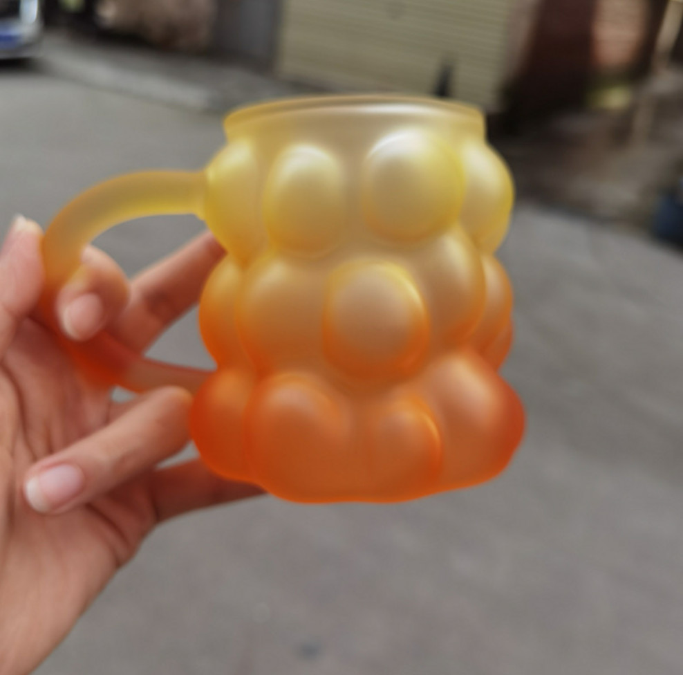 The latest 12oz grape hand holds the glass coffee mug, many styles choose, support customization of any logo