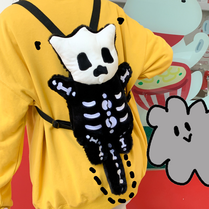 Backpacks Skull Plush Backpack Gothic Water Bottle Bag Goth Doll Backpack Female Winter Furry Bag Skull Shape Bag Skeleton Birthday Gift 230818