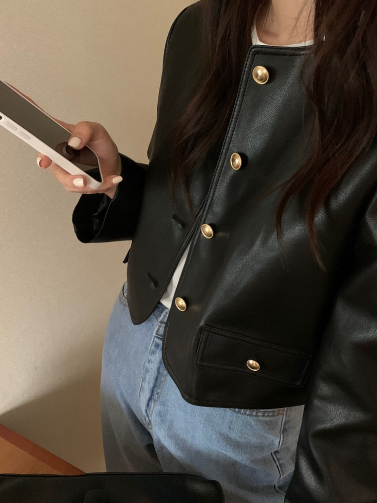 Women's Jackets Korean style Black Jacket Fashion Vintage Single Breasted Leather Women Streetwear O Neck Short 230817