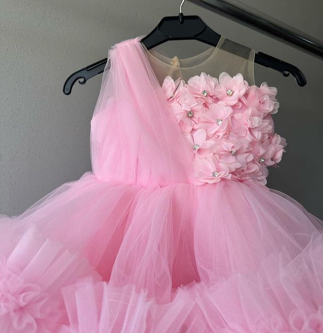 2023 Pink Sheer Neck Flower Girl Dresses Ball Gown Tulle Tiers Beaded Vintage Lit tle Girl Peageant Dress Gowns ZJ405