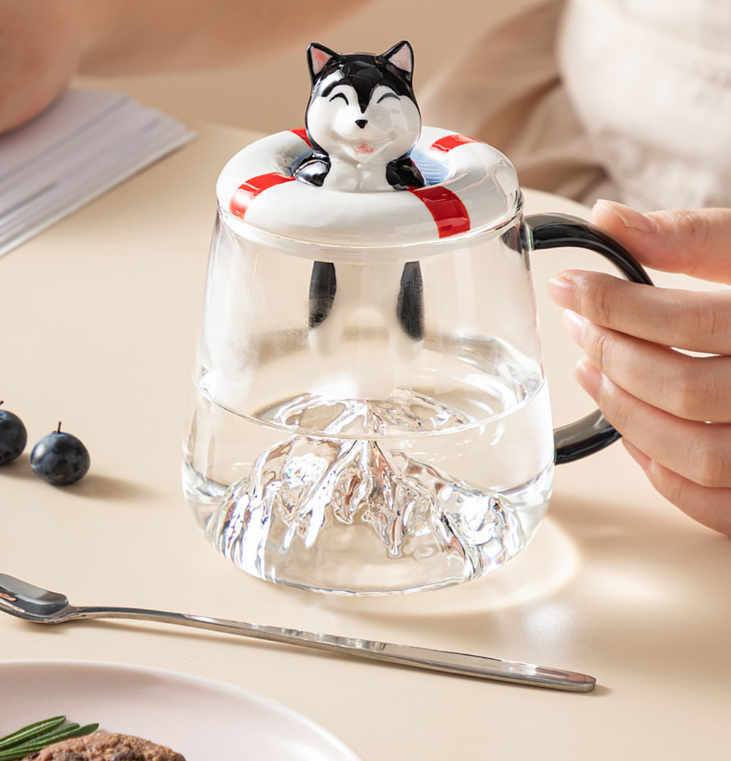 The latest 12.85oz pet dog glass coffee mug with a lid with many styles, support customization of any logo