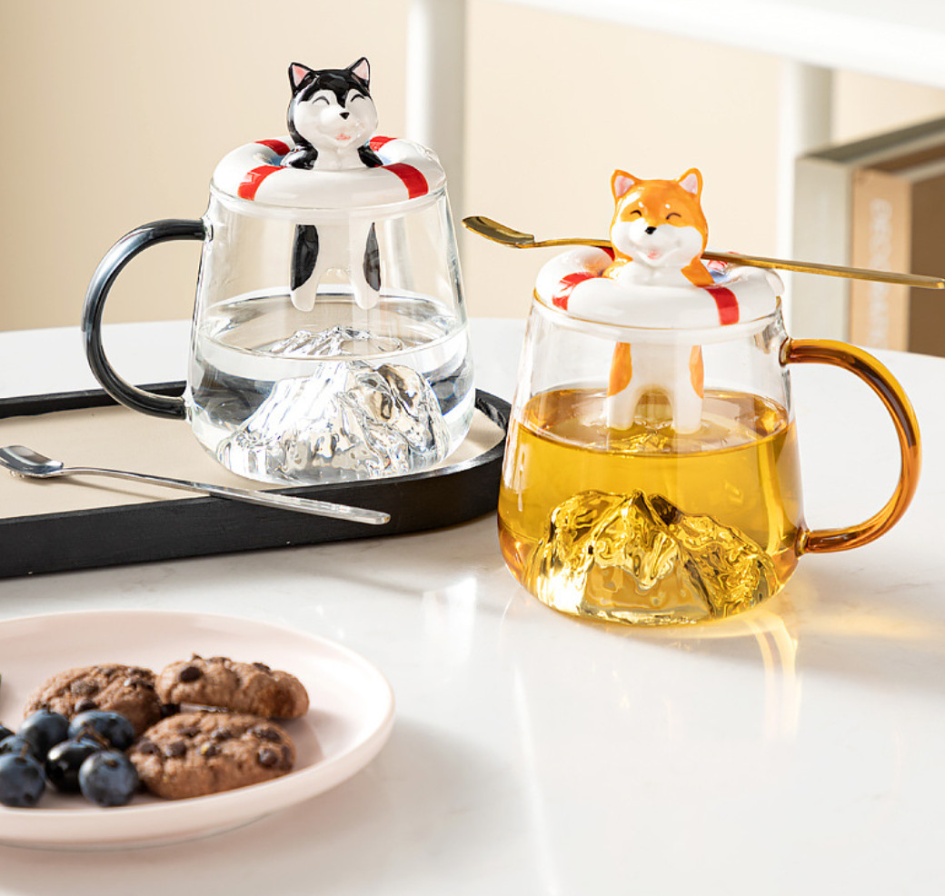 The latest 12.85oz pet dog glass coffee mug with a lid with many styles, support customization of any logo