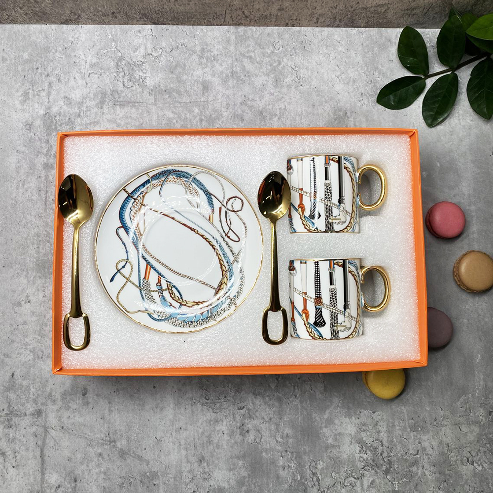 Designer Cup Mugs 2 Sets coffee mug Euro Royal Court Bone China Cups And Saucers Retro Couple Coffee Afternoon Tea Set With Spoon Gift Box 230818 S2566 875 Tea