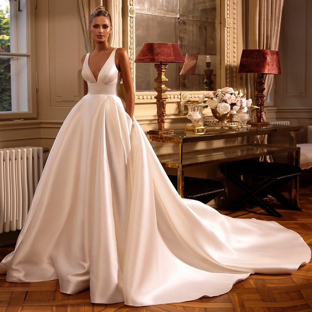 Vintage Long Satin V-Neck Wedding Dresses With Pockets A-Line Ivory Pleats Open Back Sweep Train Bridal Gowns With Bow Vestido de novia Women Dresses