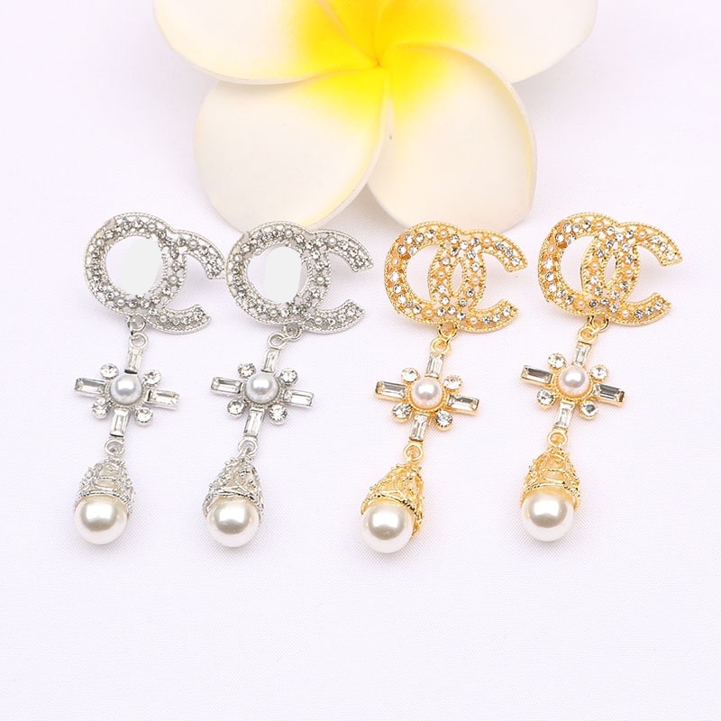 8077Hot selling 18K gilded 925 silver luxury brand designer letter stud geometry famous female circular crystal diamond pearl earrings wedding party