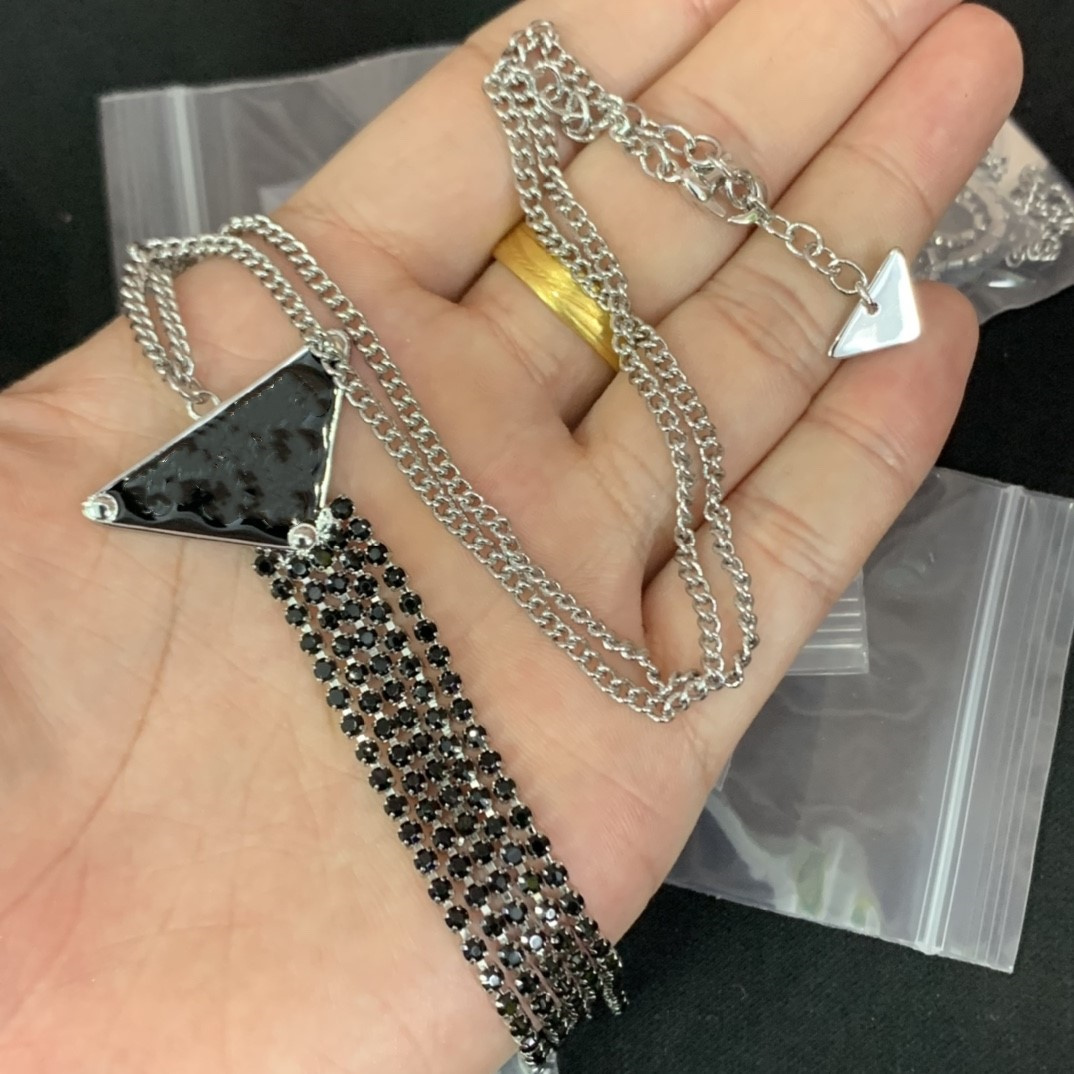 2023 Classic Europe America Fashion Style Inverted triangle designers prad brand Necklaces Lady Women men Gold/Silver Color Letter p Pendant Necklaces kp3c