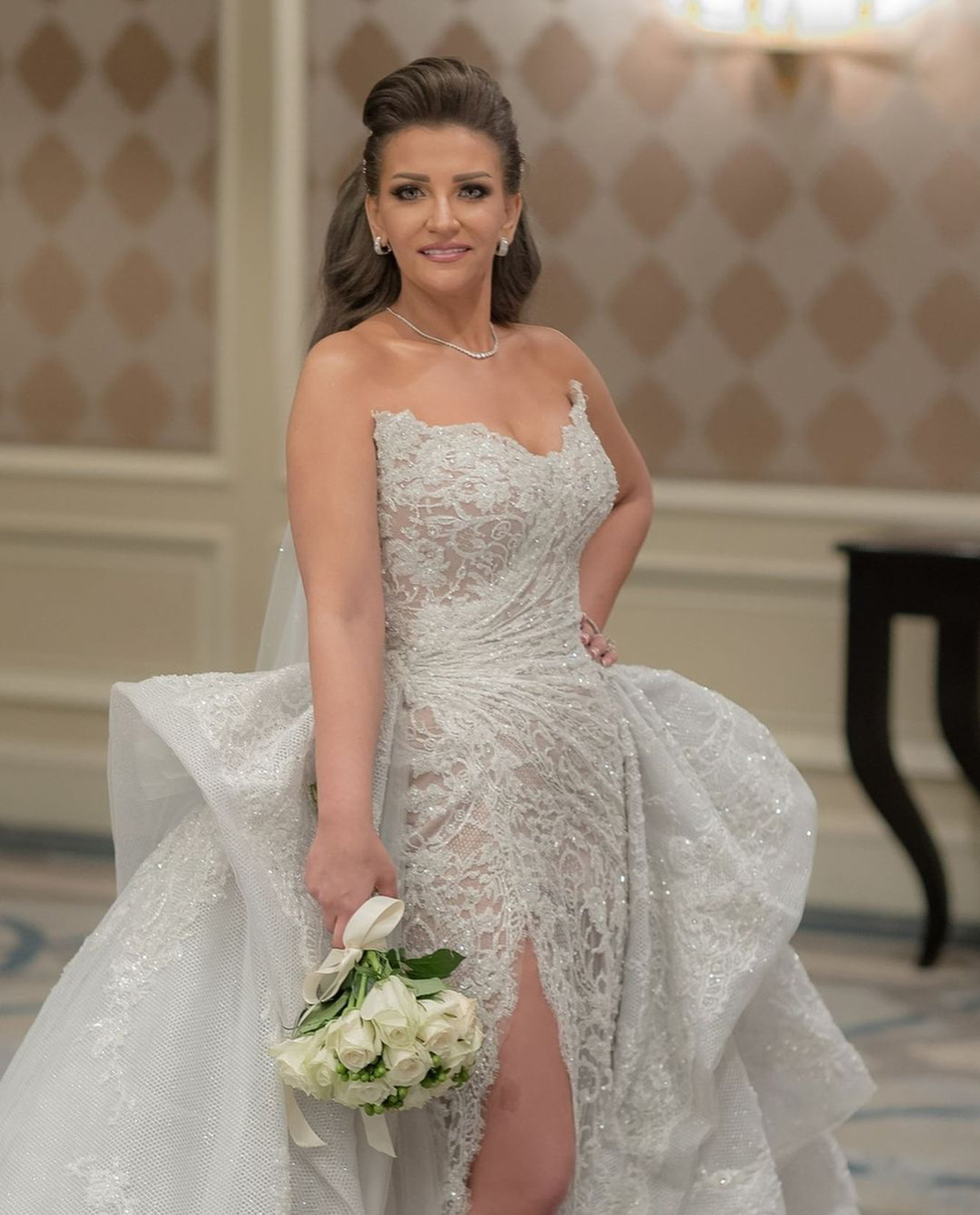 Customized Classic Shine Wedding Dress New Deep V-Neck Side Slit Sleeveless Bridal Gowns Detachable Train Robe Vestido De Noiva D-H232796
