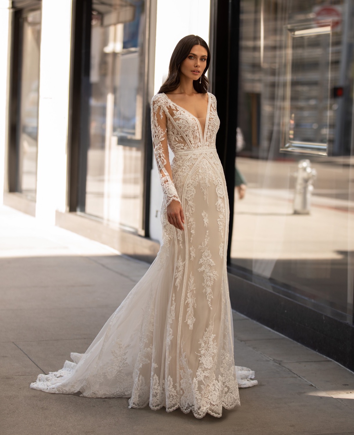 Elegant Lace Mermaid Wedding Dresses Bride Gowns Lace Appliqued Long Sleeve Sweep Train V Neck Bride Dress