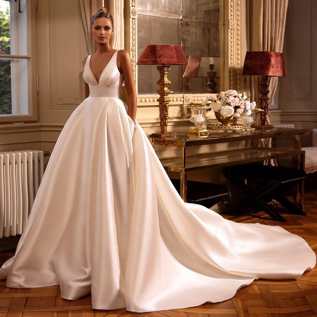 Vintage Long Satin V-Neck Wedding Dresses With Pockets A-Line Ivory Pleats Open Back Sweep Train Bridal Gowns With Bow Vestido de novia Women Dresses