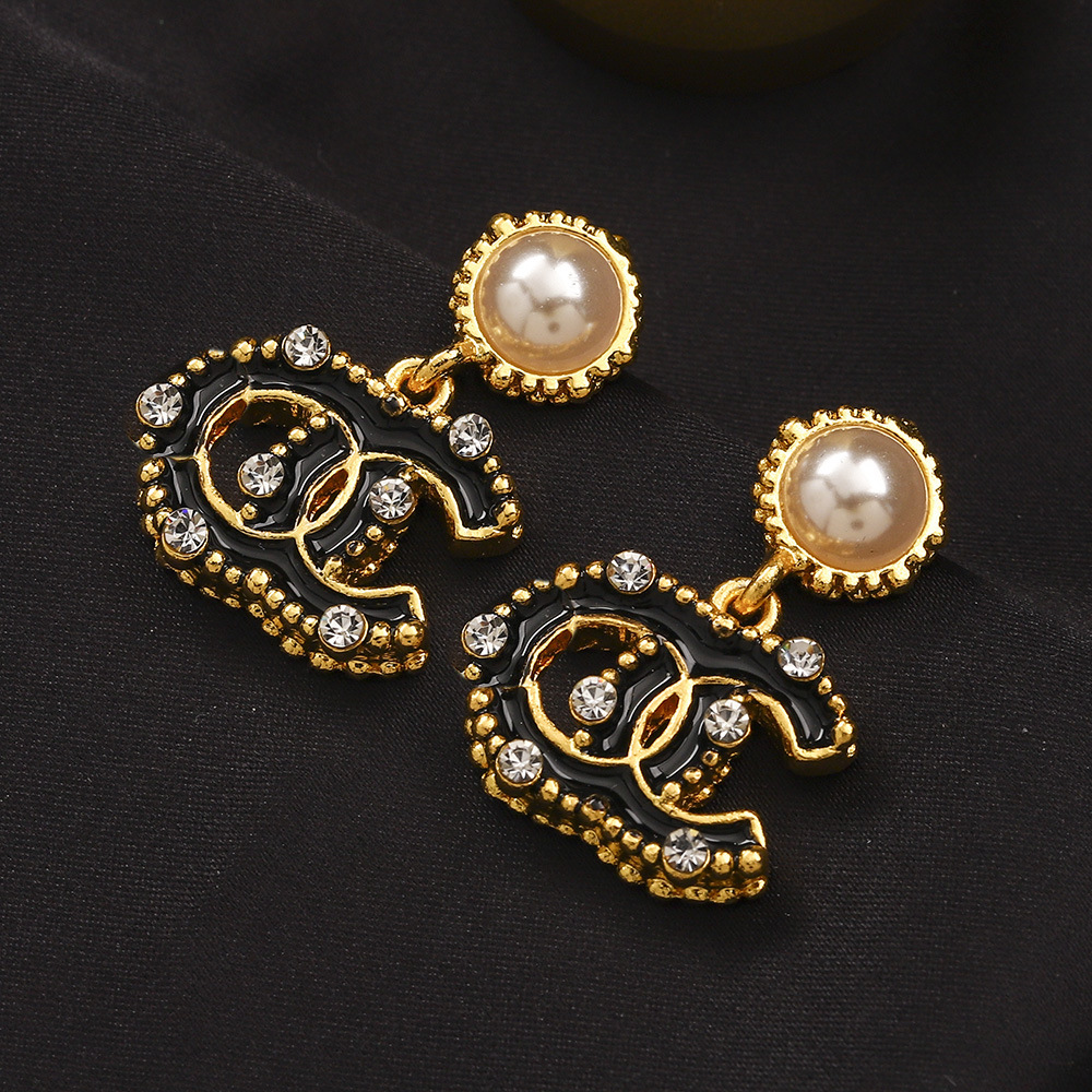 Womens Stud Vintage Letter Earrings Designer Diamond Pearl Earring Wedding Party Jewelry Accessories 20 Style