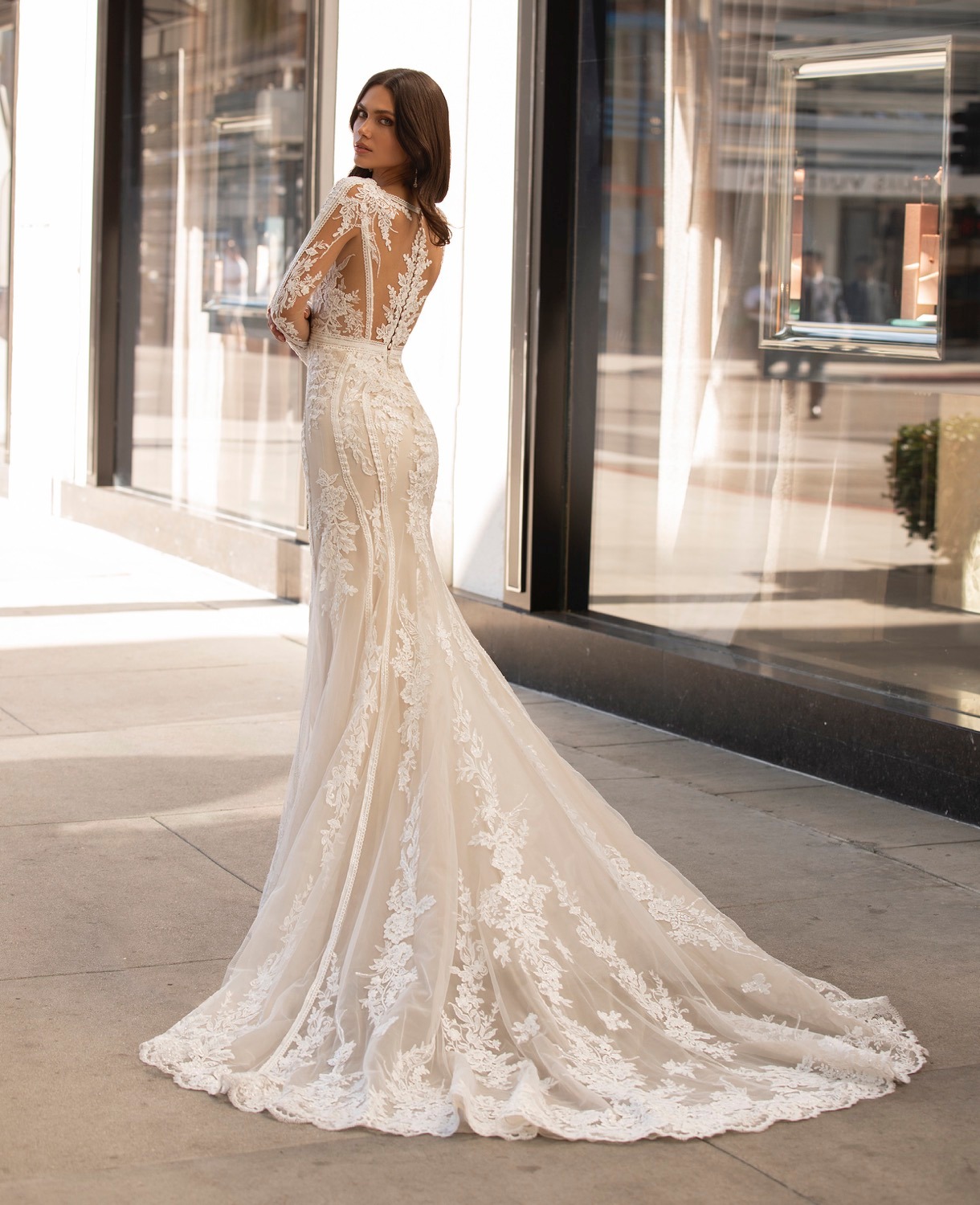 Elegant Lace Mermaid Wedding Dresses Bride Gowns Lace Appliqued Long Sleeve Sweep Train V Neck Bride Dress