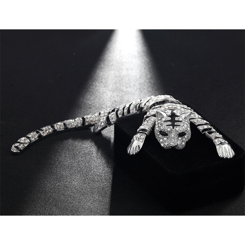 Pins Brooches Statement Men's Big Tiger Brooch Jewelry Silver color Animal Women Dress Coat Suit Men Decoration Safety Pin Metal Broach Broch 230