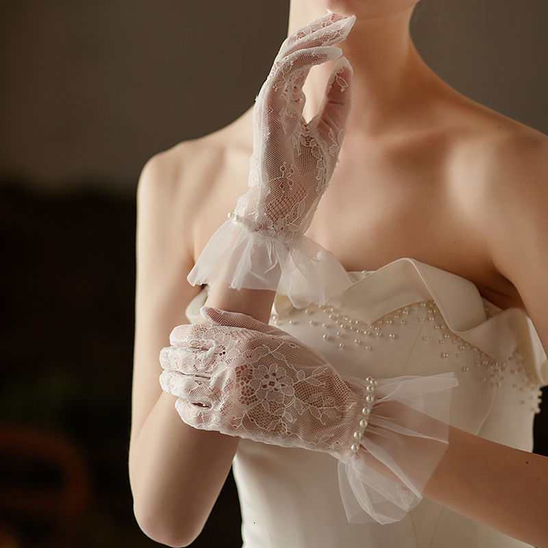 Five Fingers Gloves WG048 Exquisite Wedding Bridal Short White Lace Gloves Pearls Ruffle Edge Women Ladies Bride Bridesmaid Finger Wrist Handschuh 230