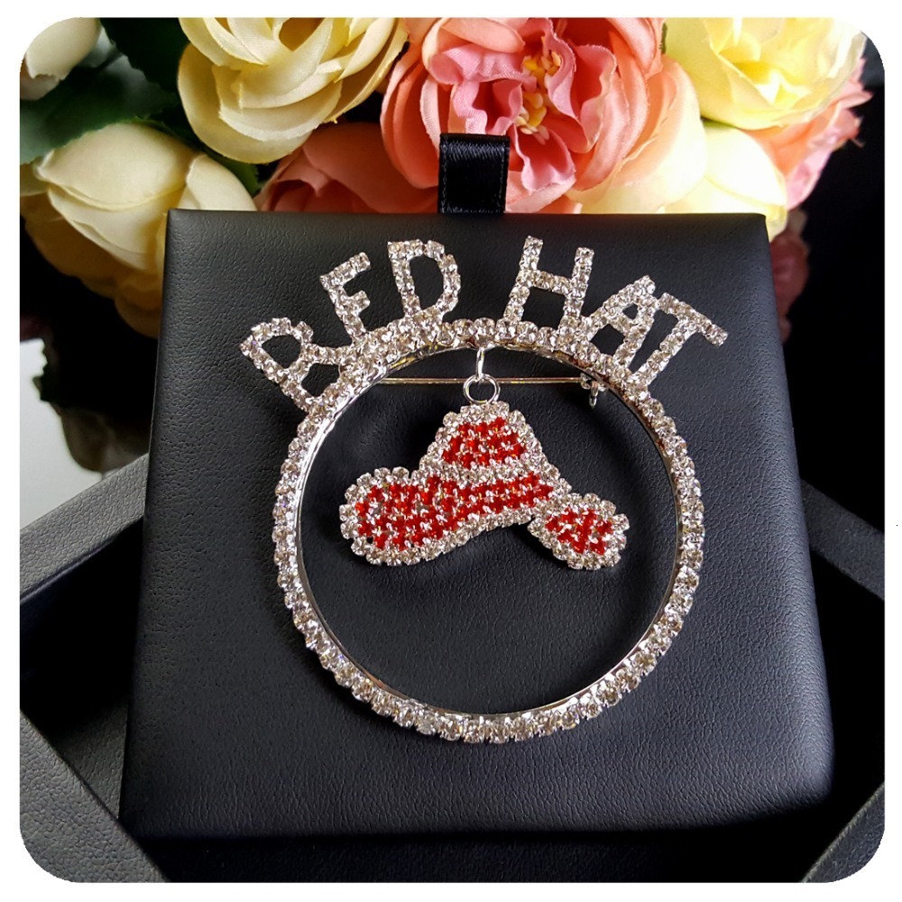 Pins Brooches Red Hat Theme Brooch Pin with Charm 230822