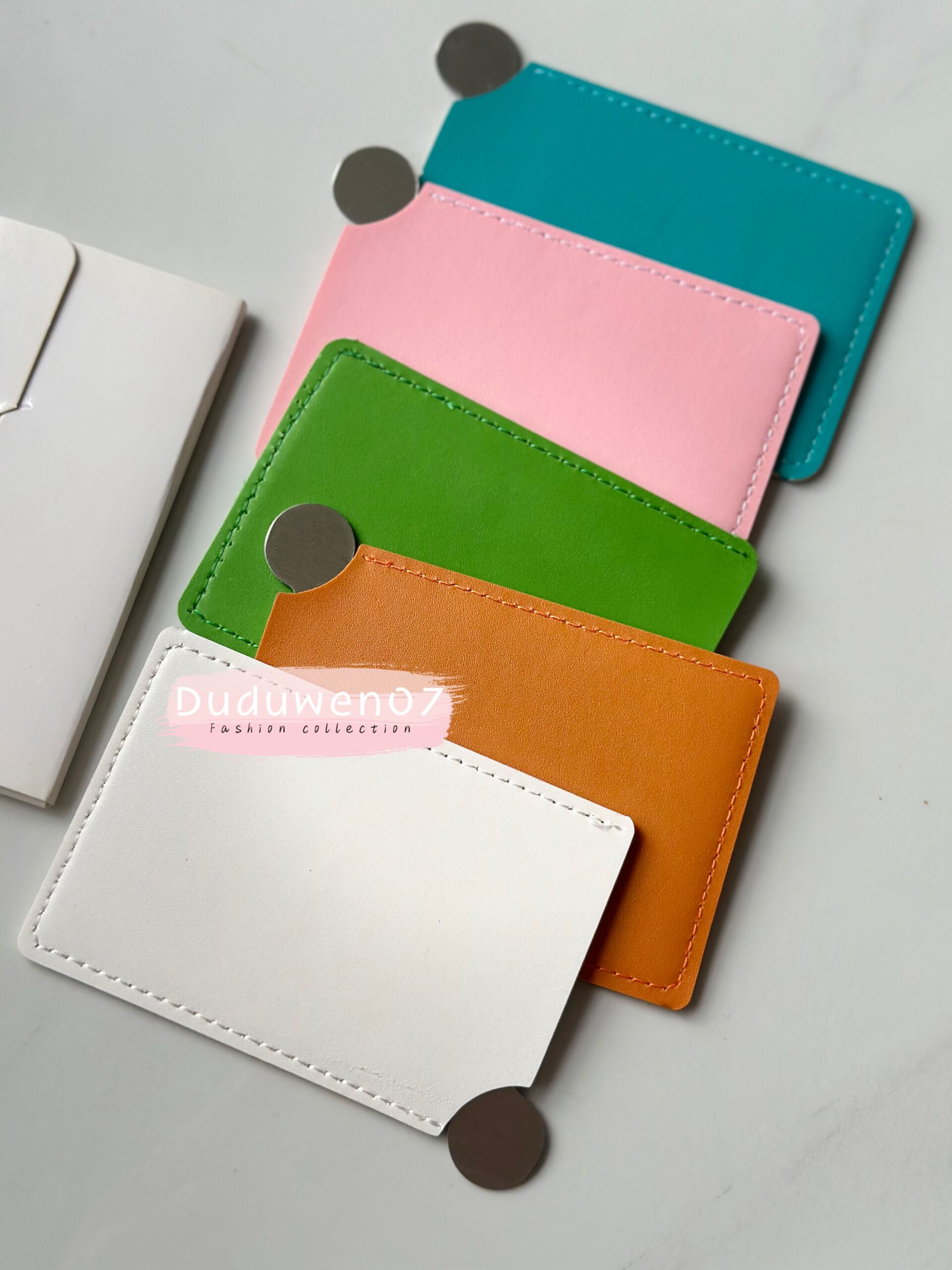 Toilet Supplies portable Y Makeup Mirror fashion printed Cosmetics mirror mini mirrors with cover party gift