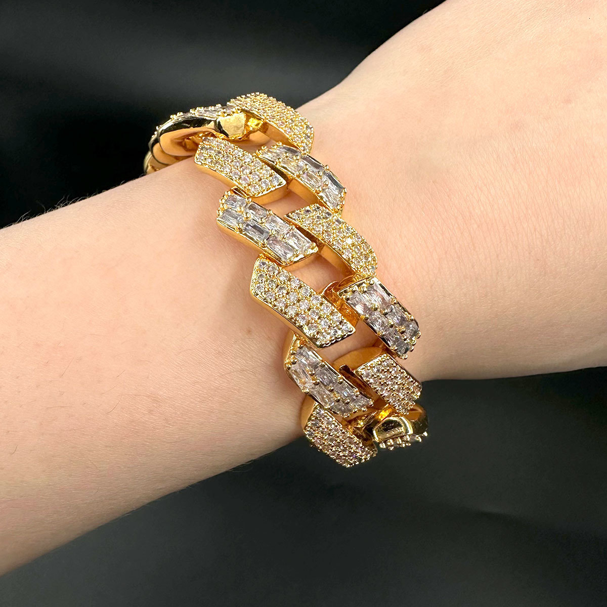 Charm Bracelets Cuban Link Bracelet for Men Iced Out Prong Setting Two Tone Hip Hop Jewelry 2023 Trend 230822