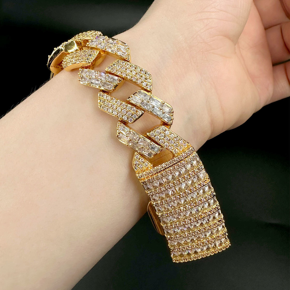 Charm Bracelets Cuban Link Bracelet for Men Iced Out Prong Setting Two Tone Hip Hop Jewelry 2023 Trend 230822
