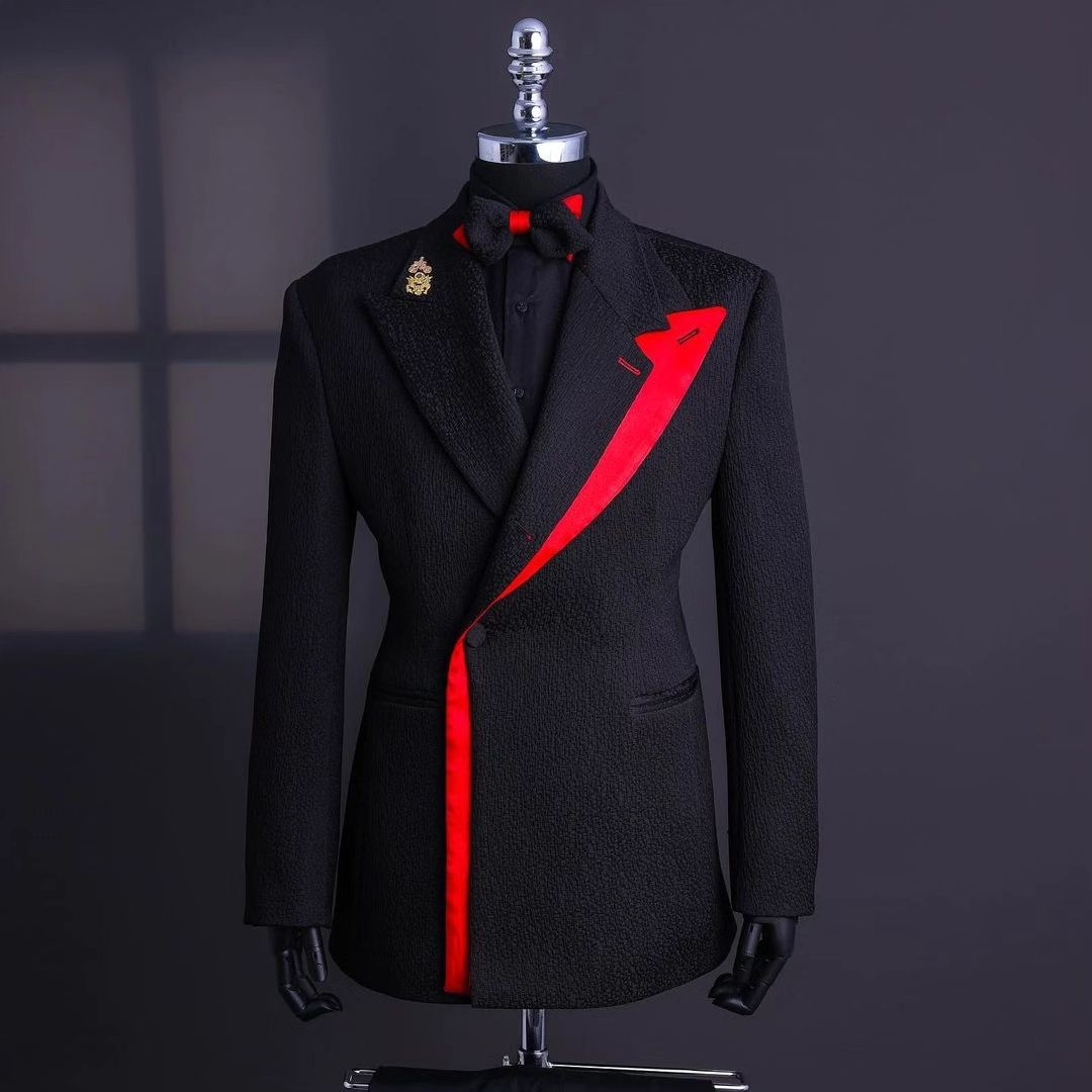 Modern 2 Pieces Wedding Tuxedos Bright Peaked Lapel One Button Blazer Design Pockets Customize Coat Black Pants Fashion Prom Party Occasions Tailored 