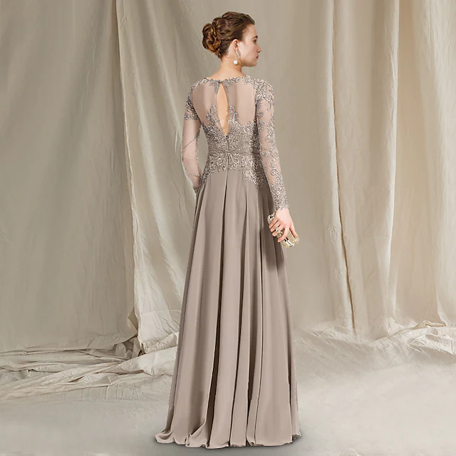 Vintage A-Line Mother of the Bride Dress 2025 Elegant Jewel Floor Length Chiffon Lace Groom Party Gowns Long Sleeve Pleats Appliques Champagne Robe De