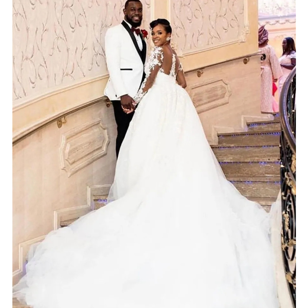 Vintage African 3D Floral Lace Wedding Dresses 2023 Illusion Long Sleeve Appliques Bridal Gowns Chapel Train Robe De Mariee