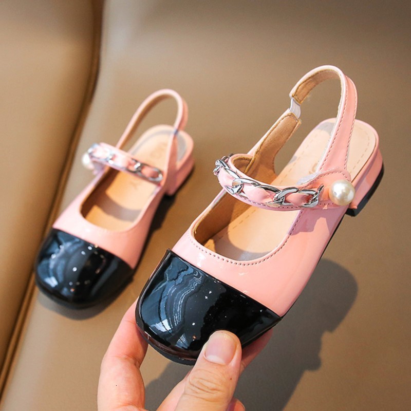 Flat shoes Girls Sandals Black Toe Slip on Shoes Kids Princess Patent Leather Slingbacks Chain Mary Janes Summer Children 356R 230823