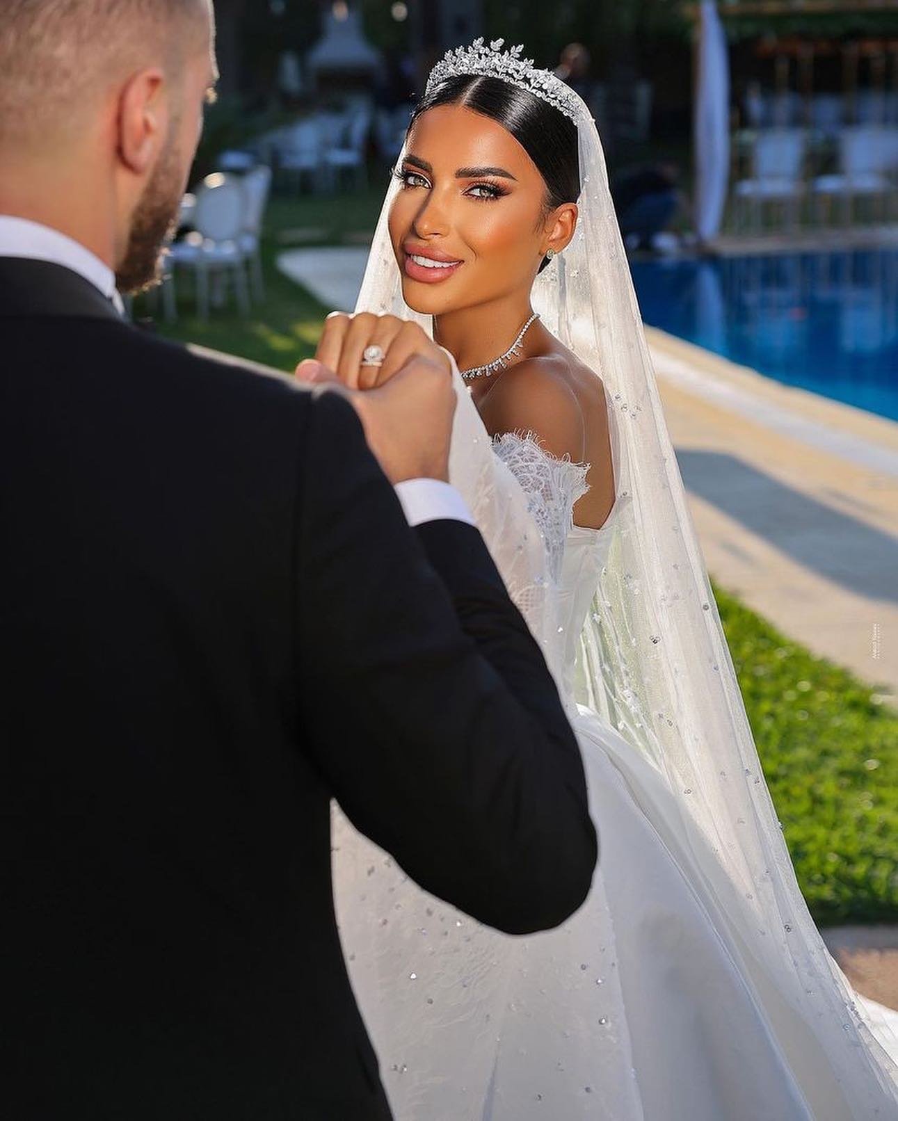 Elegant Strapless Lace Ball Gown Wedding Dress With Puff Sleeves