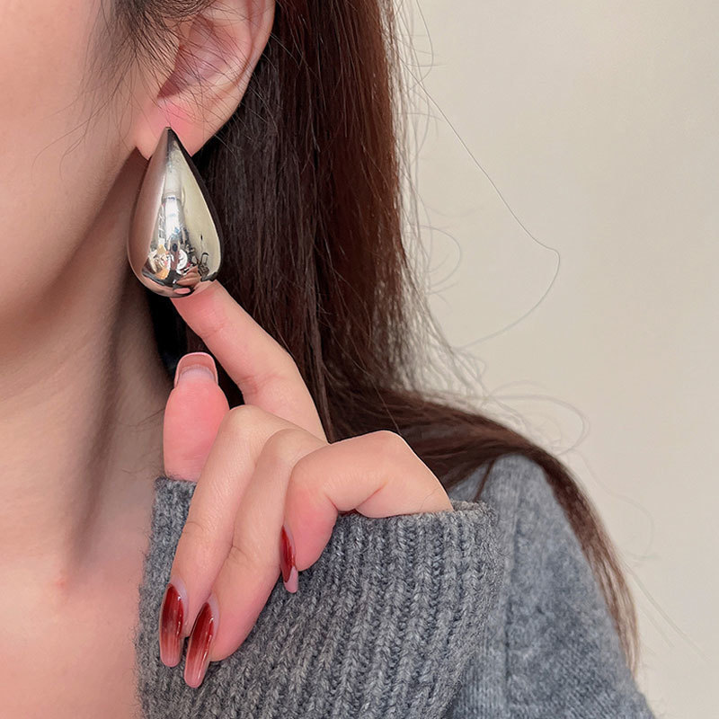 Charm Large Water Drop Earrings Chunky Tear Pendant Glossy Smooth Stud Earring Simple Korean Fashion Jewelry Gifts For Women 230823