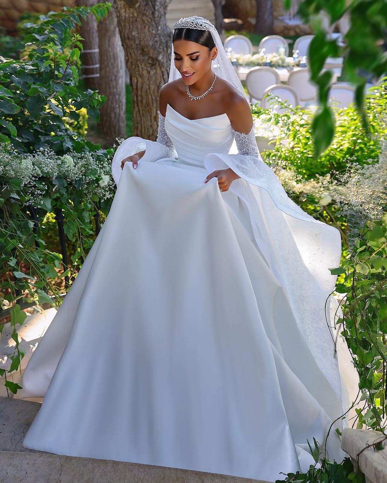 Elegant Strapless Lace Ball Gown Wedding Dress With Puff Sleeves