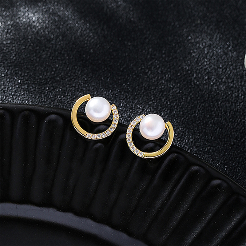 Ear Cuff S925 Silver Pin Exquisite Small Natural Pearl Round Zirconia Earrings French Temperament Simple and Versatile 230823