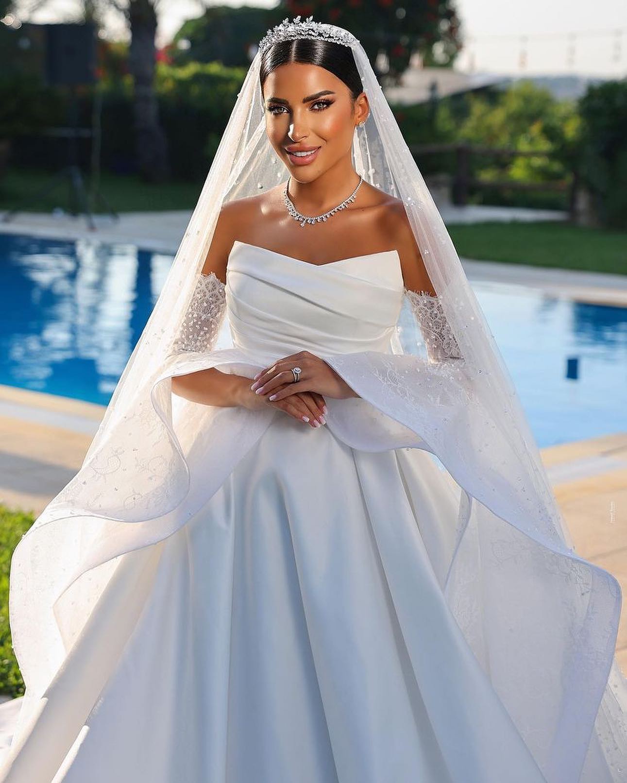 Elegant Strapless Lace Ball Gown Wedding Dress With Puff Sleeves