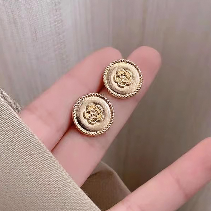 Charm Flower Earrings For Women Gold Color Metal Fashion Sparkling Pendant Drop Clip Korean Earring Wedding Classic Party Jewelry Gift 230823