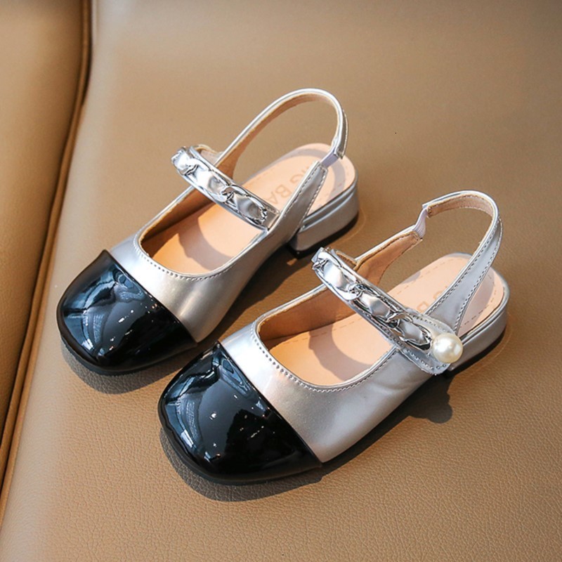 Flat shoes Girls Sandals Black Toe Slip on Shoes Kids Princess Patent Leather Slingbacks Chain Mary Janes Summer Children 356R 230823