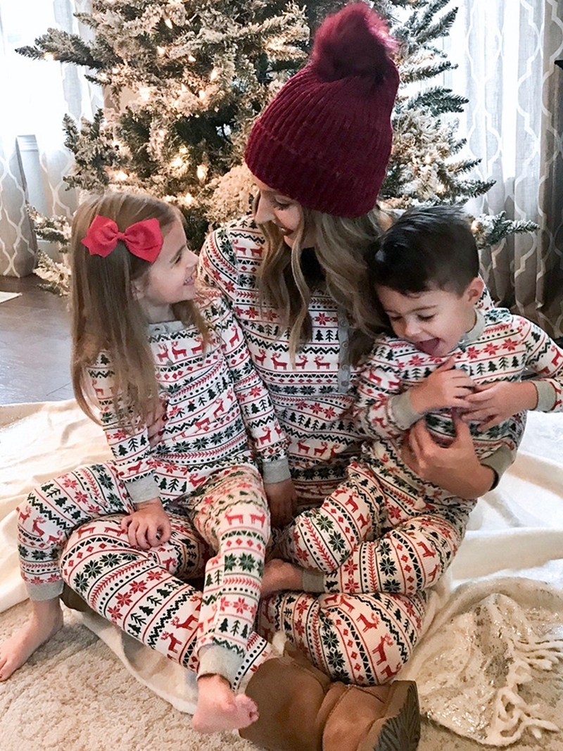 Outfits Christmas Matching Pamas Set Mom Dad Kids Elk Print 2Pcs Clothes Baby Romper Family Look Soft Sleepwear Xmas Gift 230825