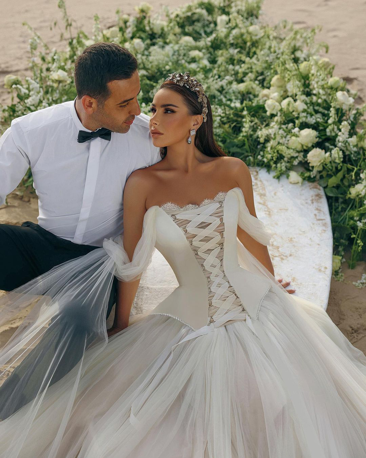 A Line Wedding Dresses Illusion Strapless Corset Bodice vestido de noiva Sleeveless Tiered Tulle Bridal Gowns