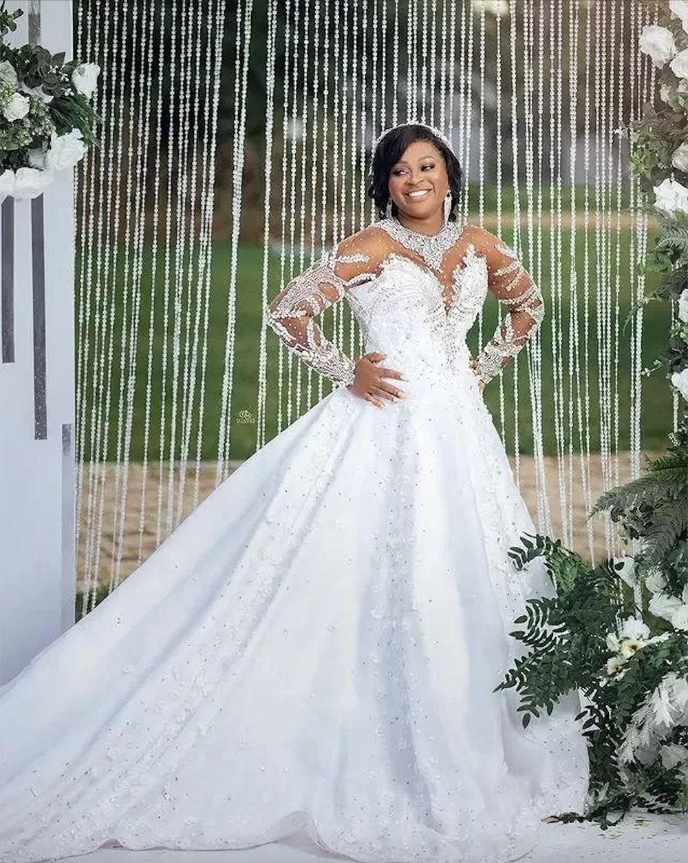 Sparkly Crystals 3D Flowers South African Ball Gown Wedding Dresses With Long Sleeves Rhinestones High Neck Vintage Bridal Gowns Sexy Plus Size Vestid
